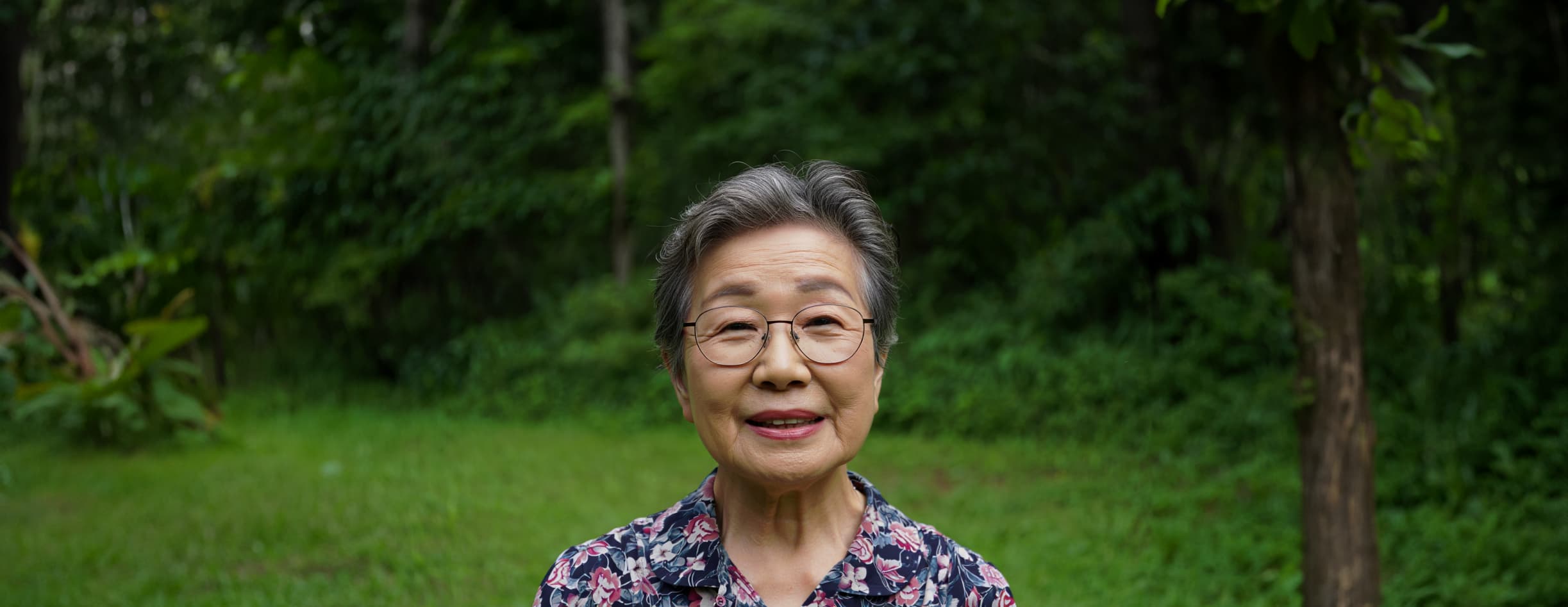 행복하게 웃는 어르신